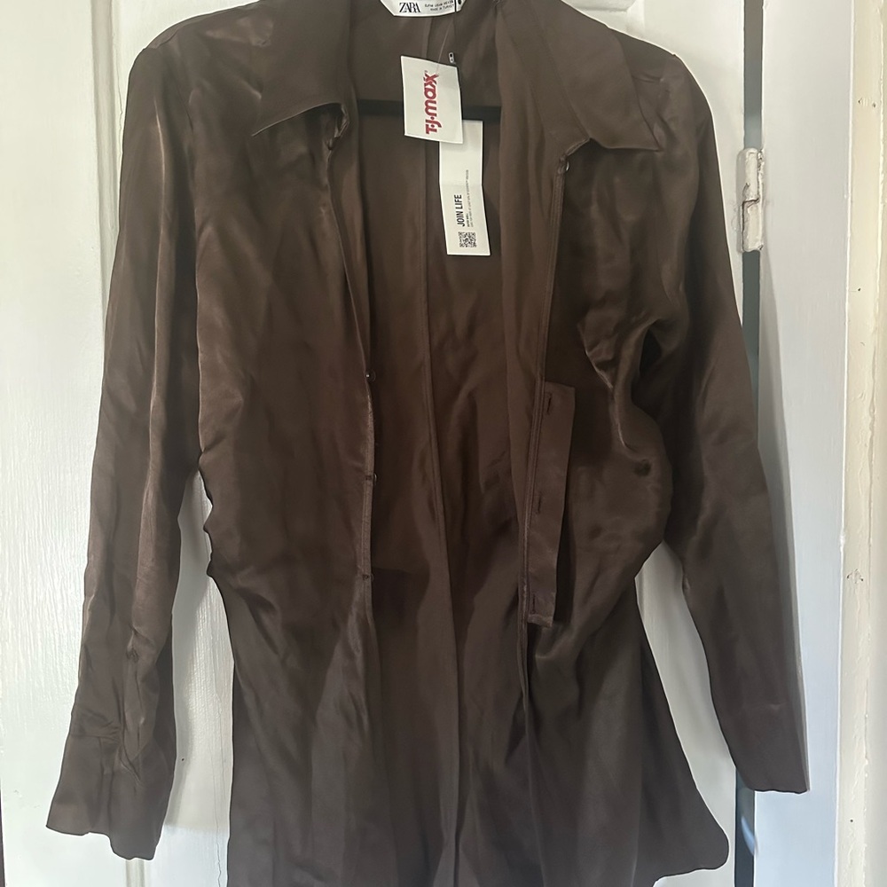 New with tags Zara satin Brown ruched side long sleeve button  blouse - Picture 3 of 3
